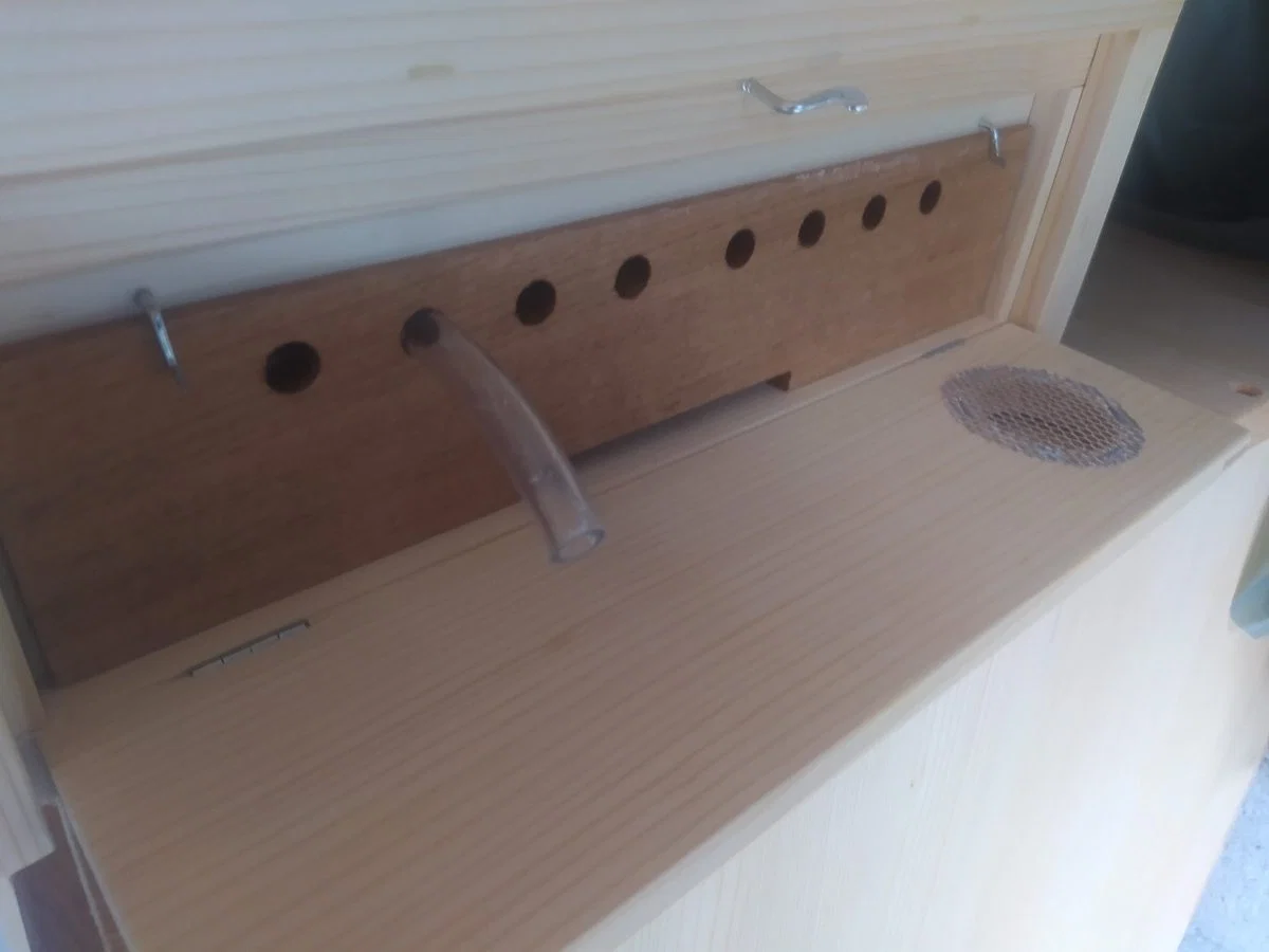 Leseni vhod oziroma zapora za čebelarski panj